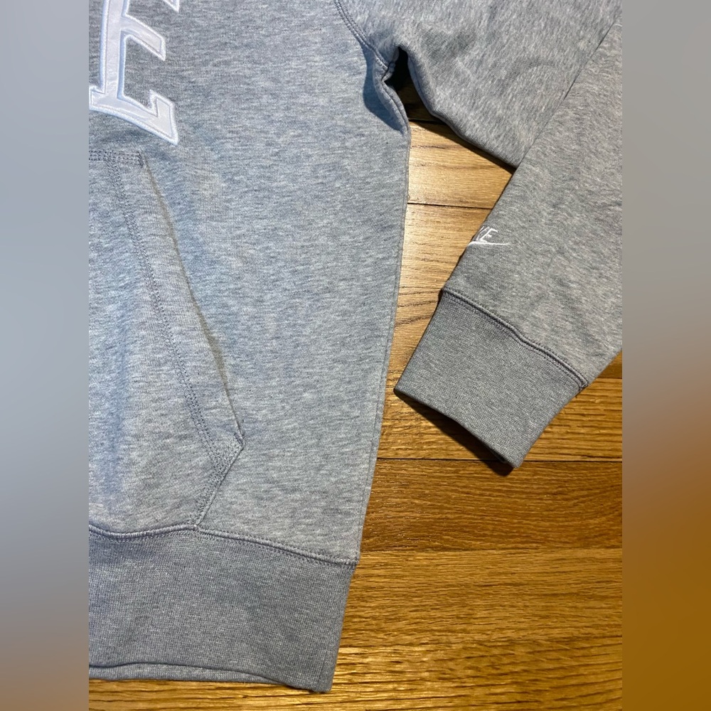 NIKE Club Rugby Logo Graphic Sweatshirt gray Men’s sz NEW! - Picture 3 of 9